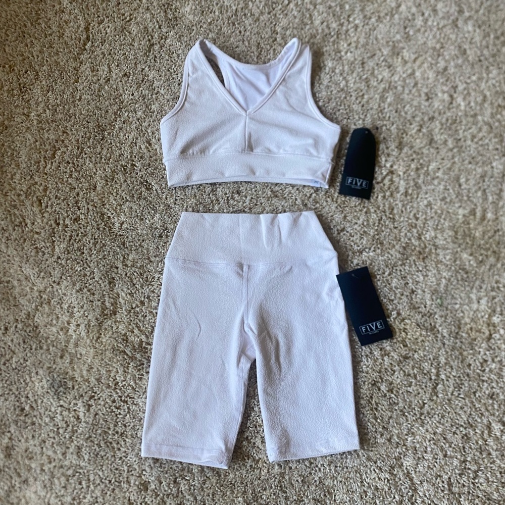 5️⃣🤍Five The Label BRAND NEW Air brush Top and Bottoms Set